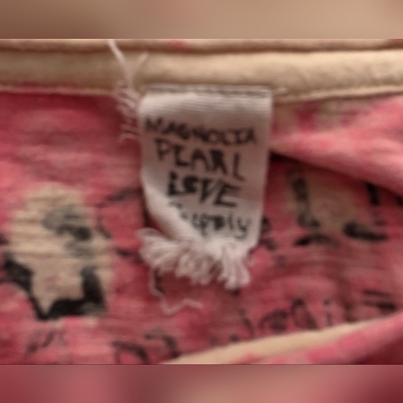 Magnolia Pearl Distressed Block Print floral  Tee one size - Picture 8 of 10